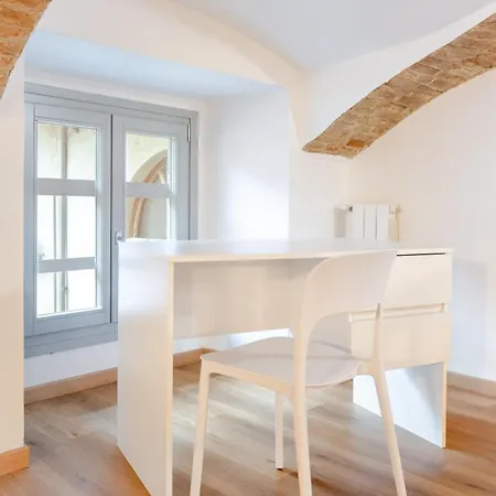 Hostdomus - San Secondo Apartman *